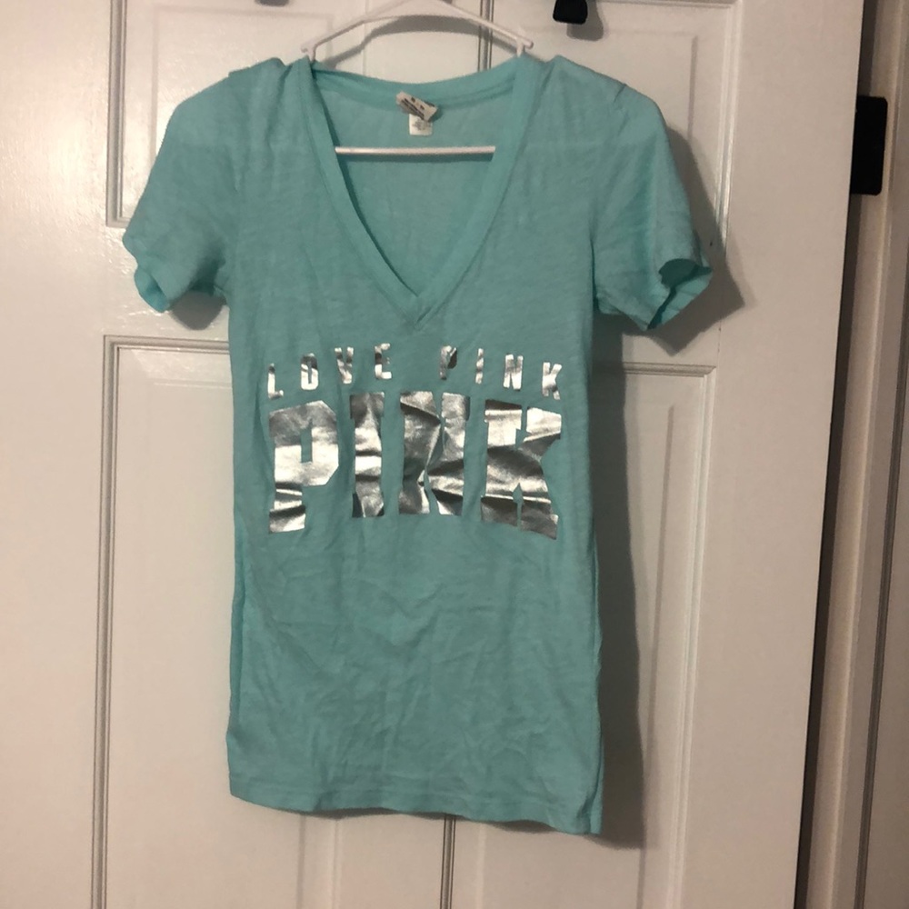 Victoria’s Secret PINK V neck tee. XS
